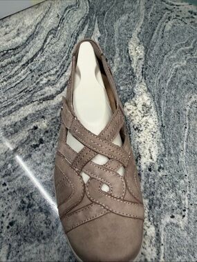 Women's Taupe Crisscross Casual Slip-On Sandal